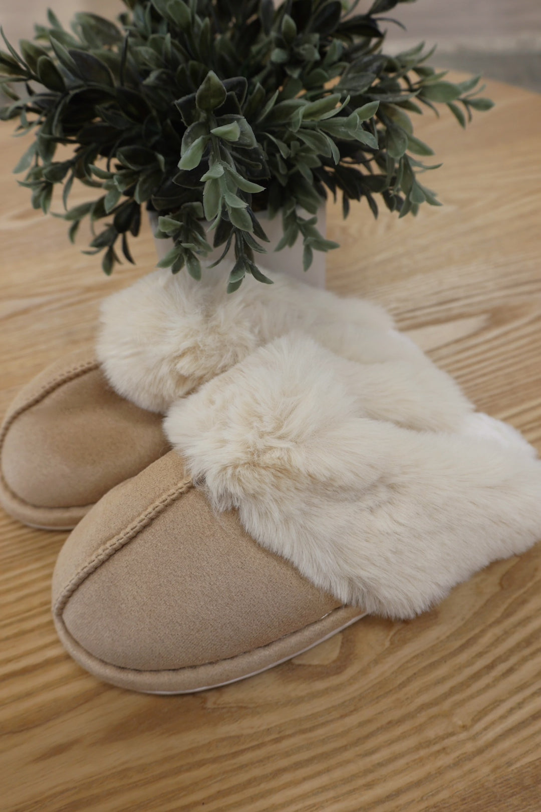 Fluff Slippers-(FINAL SALE)
